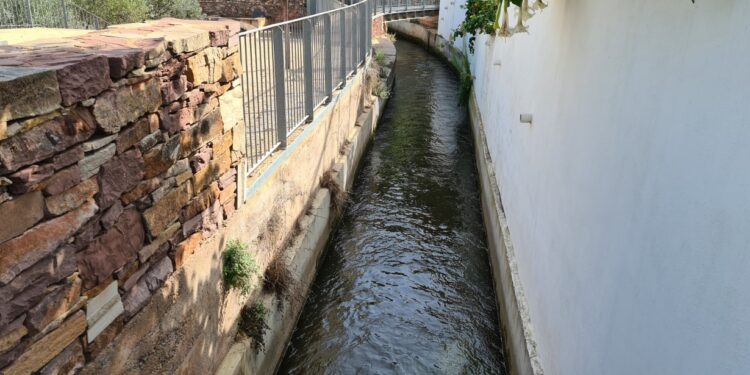 Los baños y la Acequia Real de Torres Torres