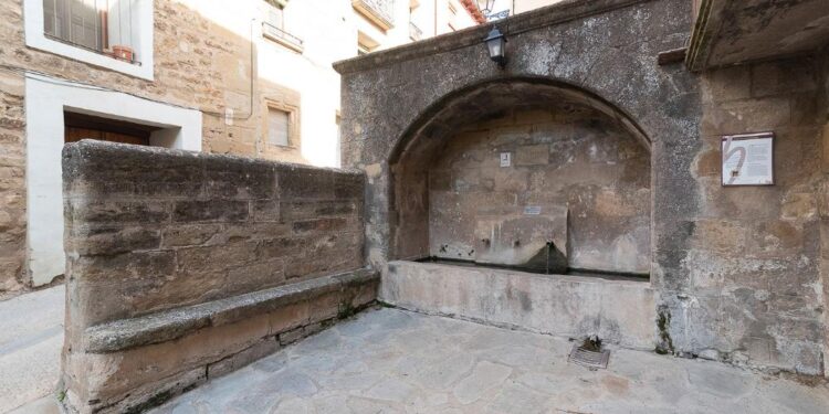 Fuente de tres caños